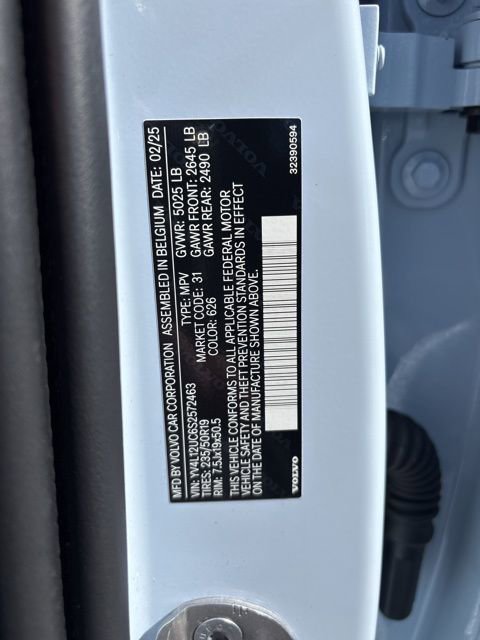 Used 2025 Volvo XC40 B5 Plus AWD/4WD image 29