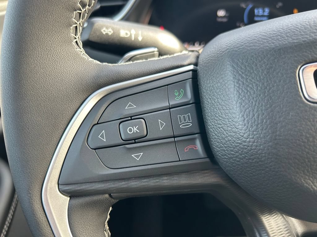 New 2025 Jeep Grand Cherokee Altitude AWD/4WD image 18