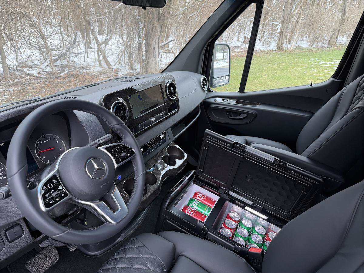Used 2024 Mercedes-Benz Sprinter 3500 image 32