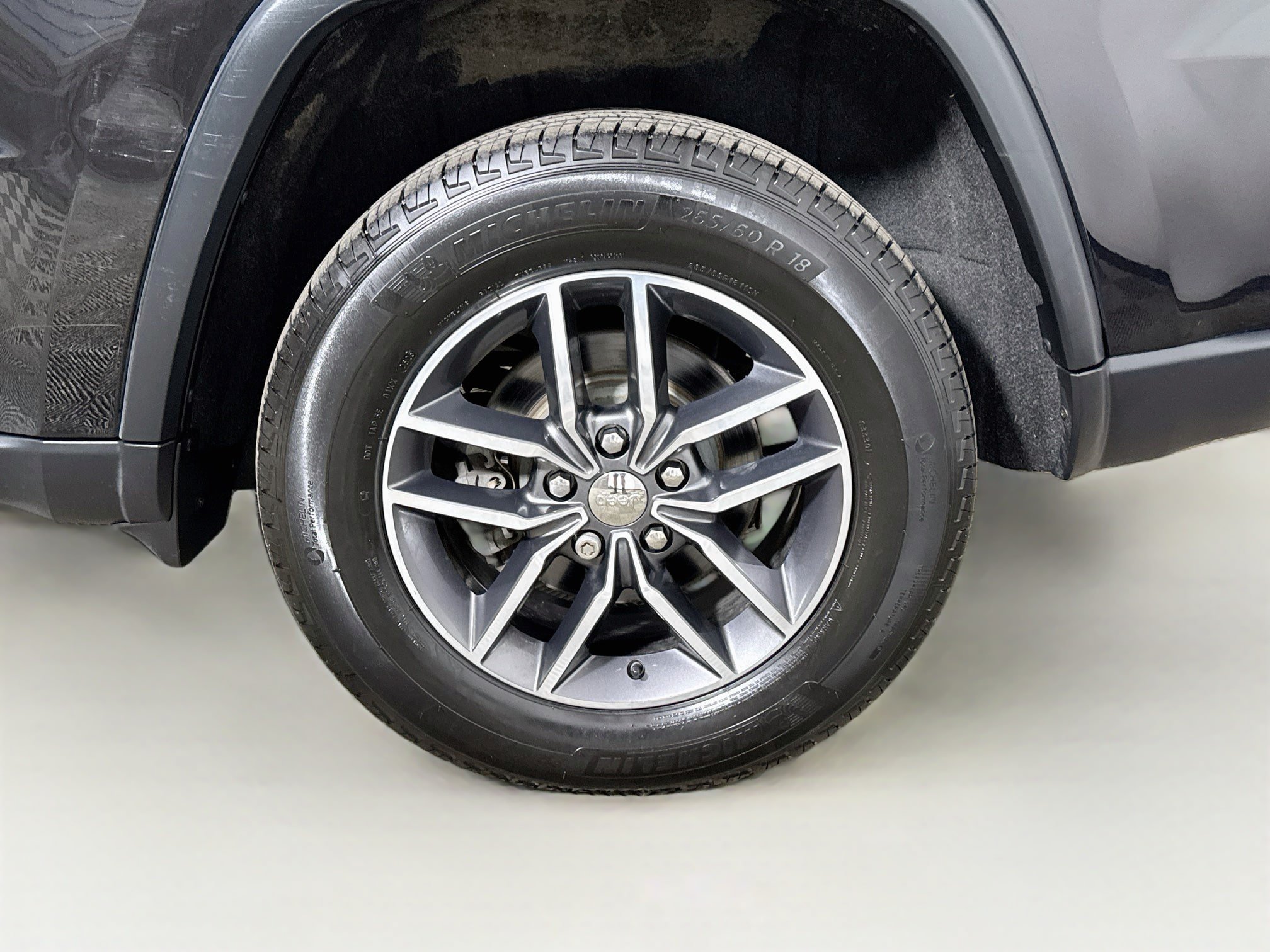 Used 2018 Jeep Grand Cherokee Limited AWD/4WD image 27