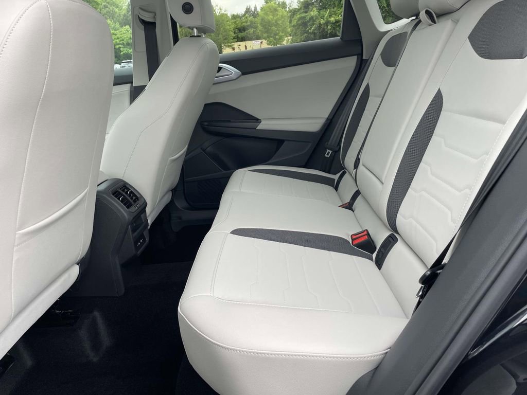 New 2026 Volkswagen Taos SE FWD image 9