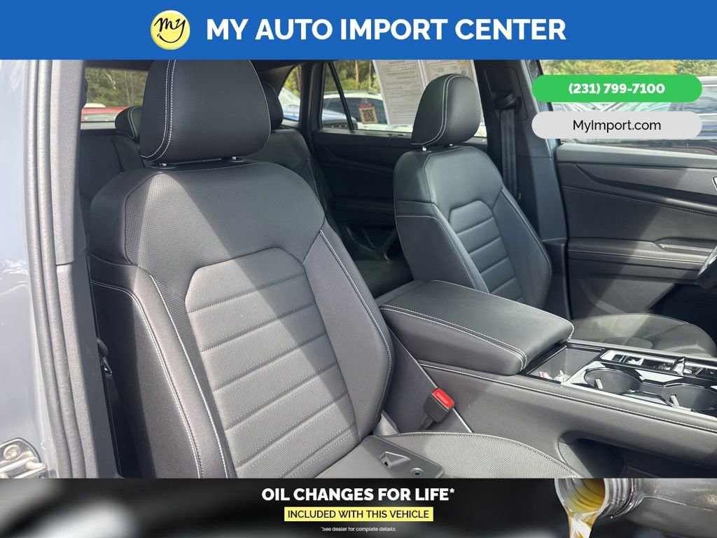 Used 2025 Volkswagen Atlas Cross Sport SEL R-Line AWD/4WD image 30