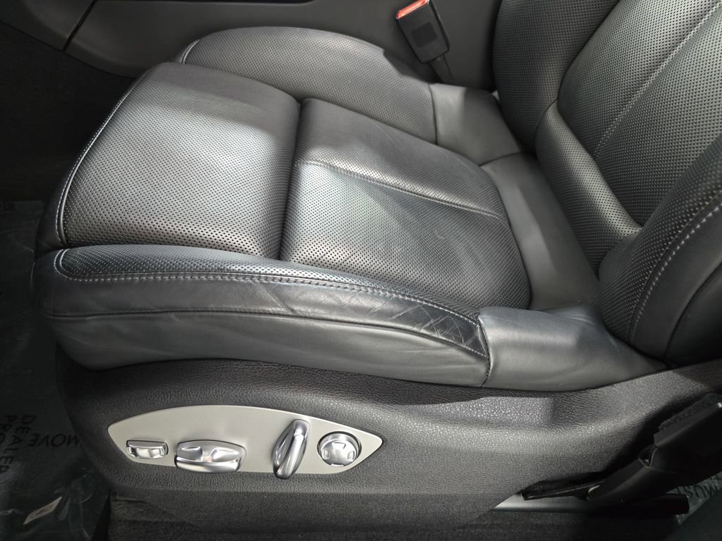 Certified 2025 Porsche Macan image 23