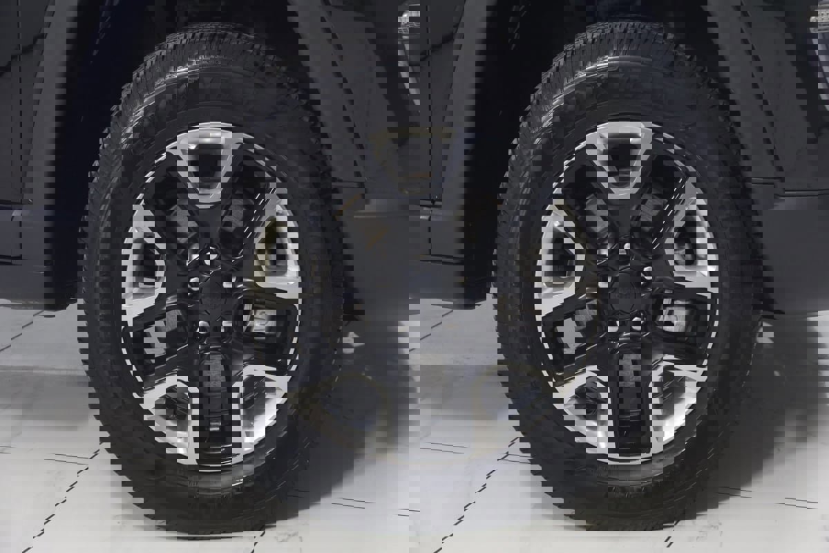 Used 2018 Jeep Compass Trailhawk w/ Safe & Security Group image 14