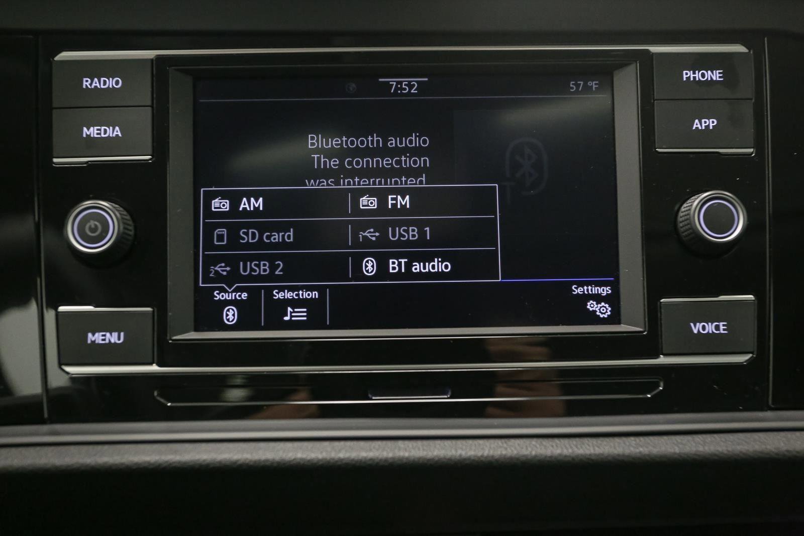 Certified 2024 Volkswagen Jetta SE image 29