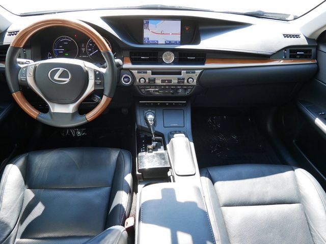 Used 2013 Lexus ES 300h w/ Luxury Pkg FWD image 12