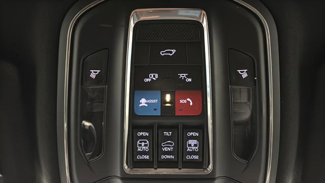 Used 2025 Jeep Grand Cherokee Limited w/ Black Appearance Package image 40