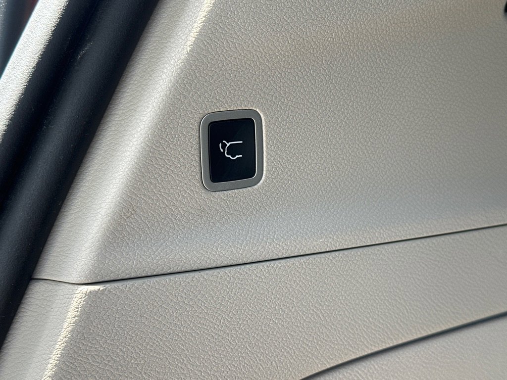 Used 2019 Chrysler Pacifica Touring-L image 38