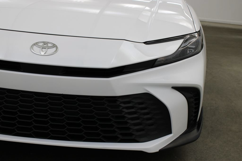Used 2025 Toyota Camry SE FWD image 8
