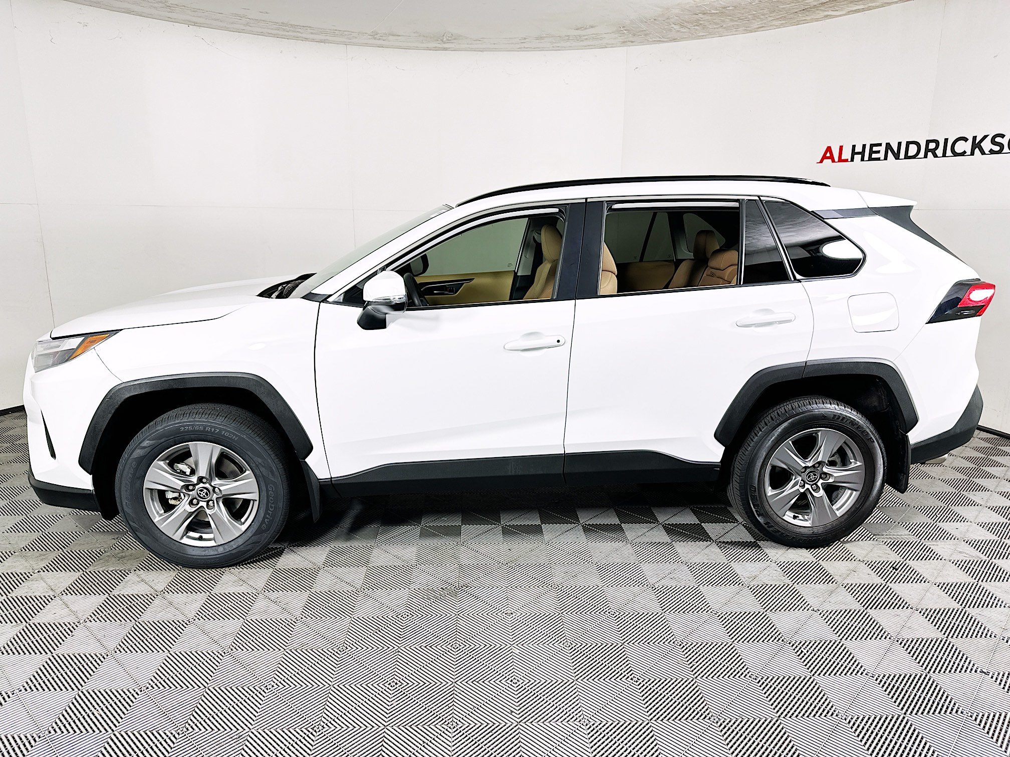 Used 2024 Toyota RAV4 XLE FWD image 6