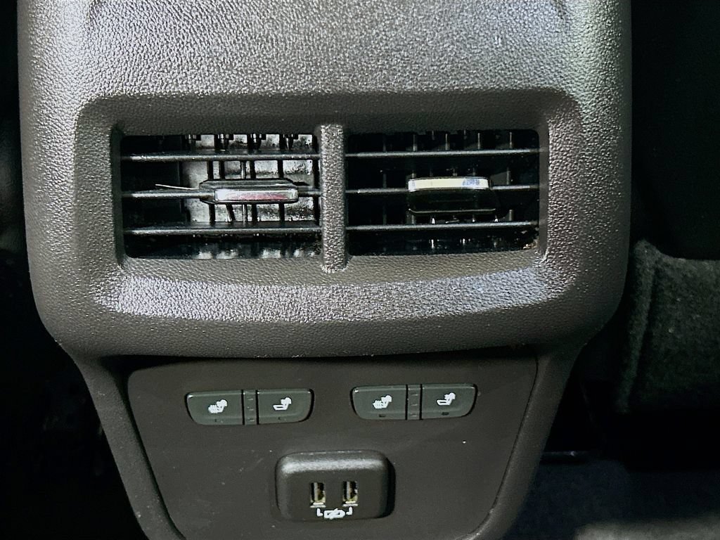 Used 2024 Chevrolet Equinox Premier FWD image 23