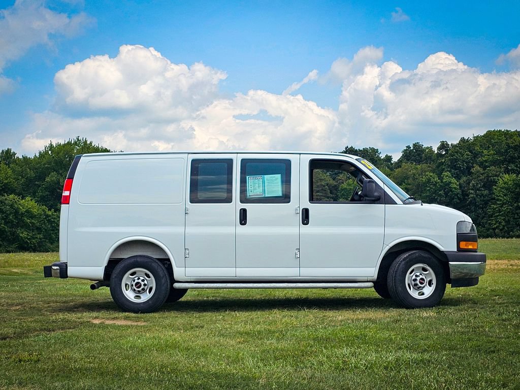 Used 2025 GMC Savana 2500 w/ Driver Convenience Package RWD image 2