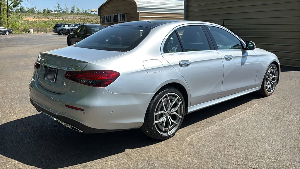 Used 2021 Mercedes-Benz E 350 4MATIC Sedan image 4