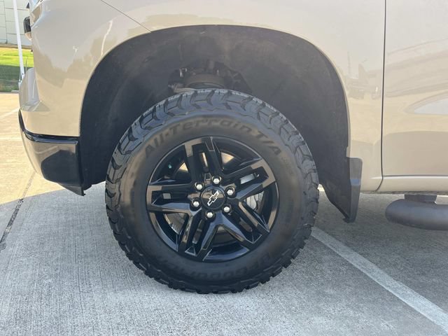 Used 2023 Chevrolet Silverado 1500 LT Trail Boss w/ LPO, Dark Essentials Package AWD/4WD image 4