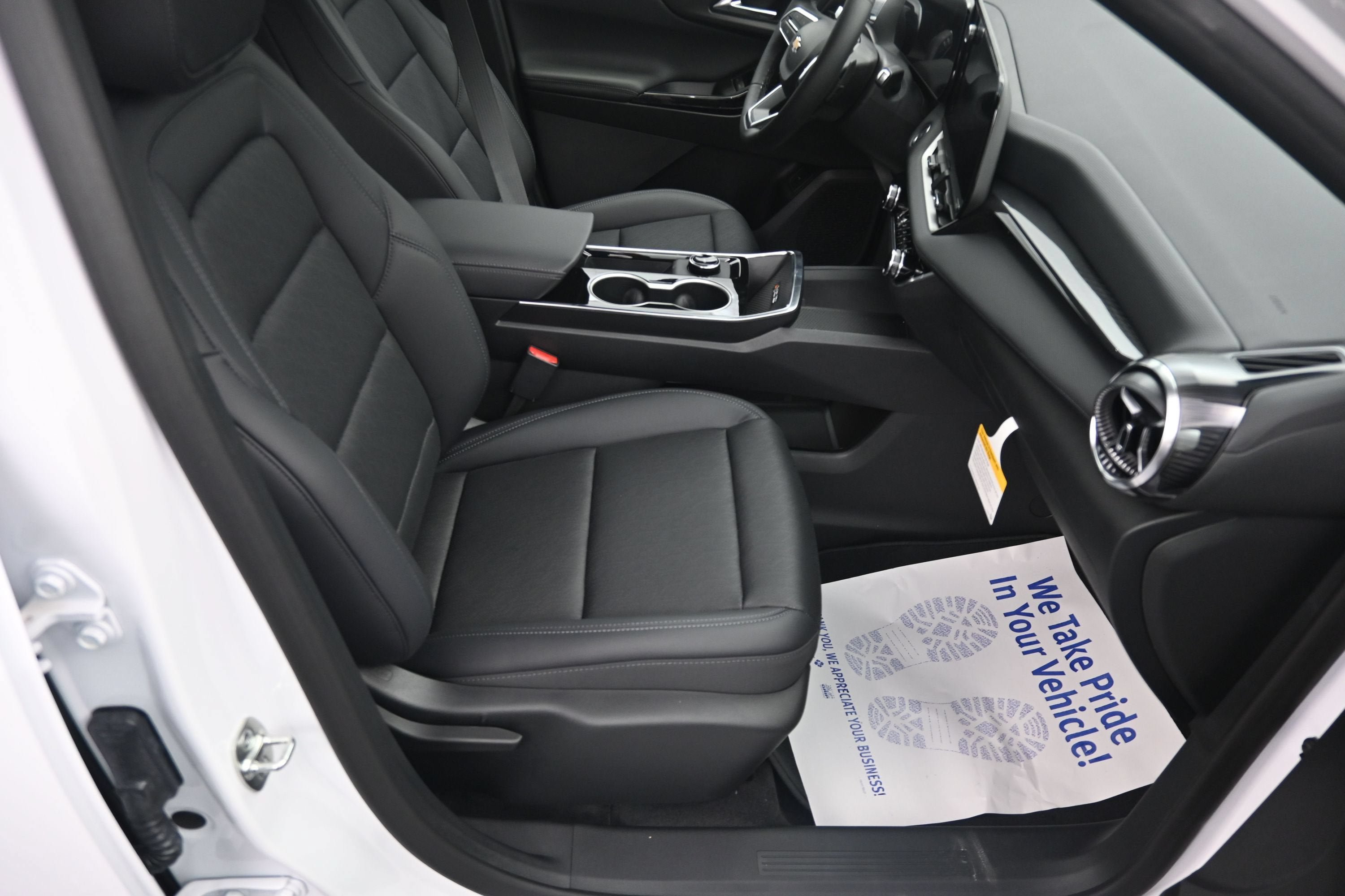 New 2027 Chevrolet Equinox LT w/ Convenience Package II FWD image 33