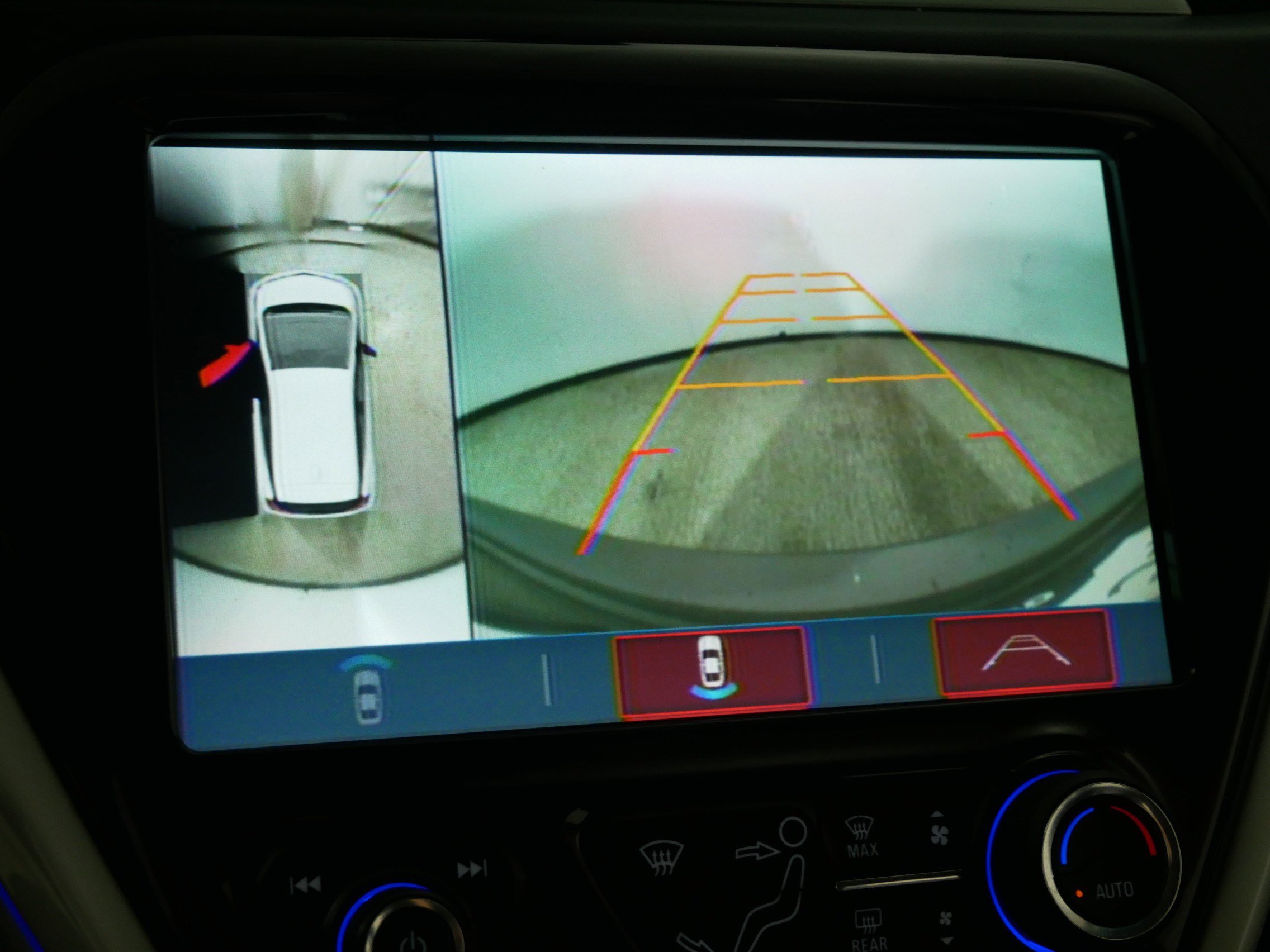 Used 2019 Chevrolet Bolt Premier w/ Infotainment Package image 33