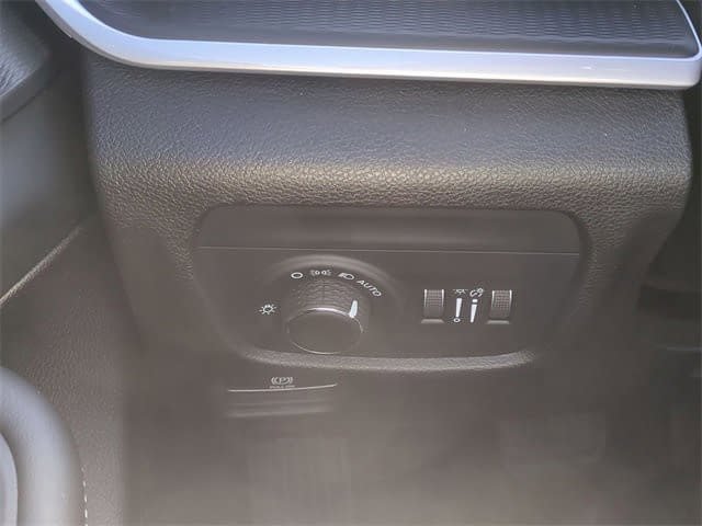 Used 2024 Jeep Grand Cherokee L Laredo w/ Luxury Tech Group I AWD/4WD image 15