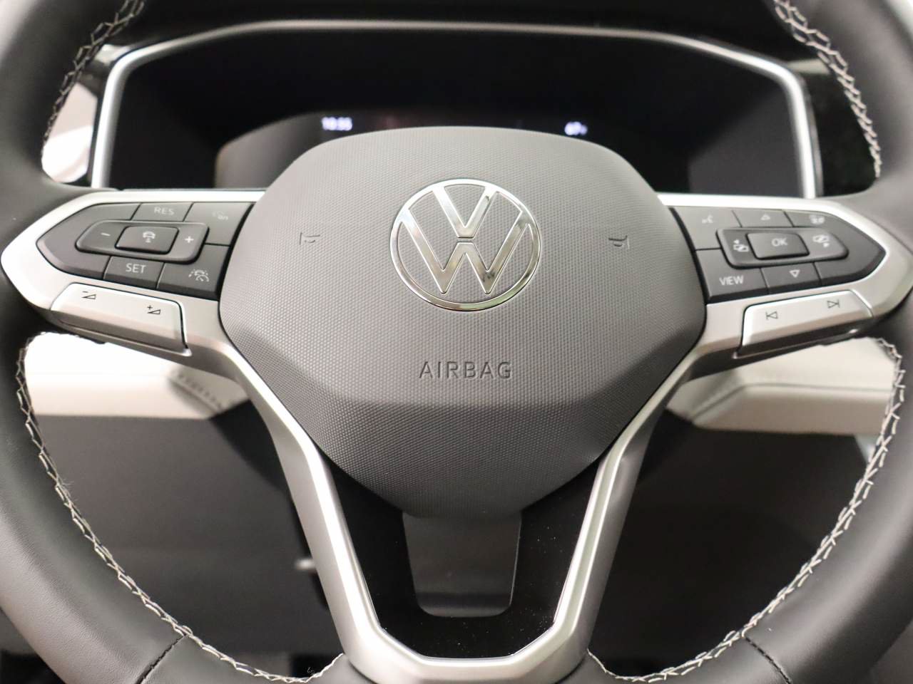 New 2026 Volkswagen Taos SE FWD image 12
