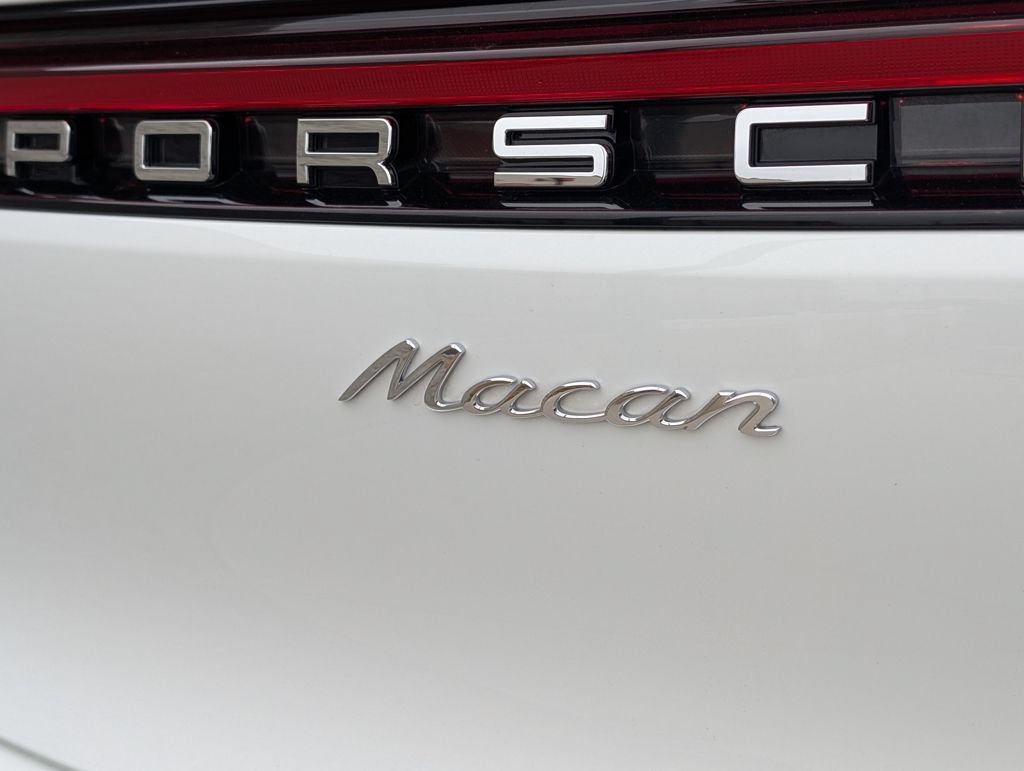 Certified 2025 Porsche Macan AWD/4WD image 28