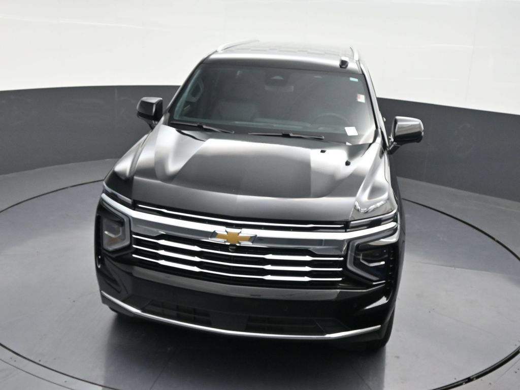 Used 2025 Chevrolet Suburban LT RWD image 24