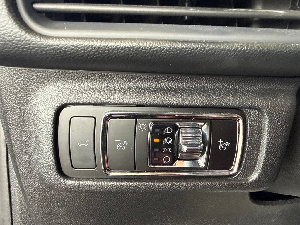 Certified 2025 Lincoln Corsair Reserve AWD/4WD image 12