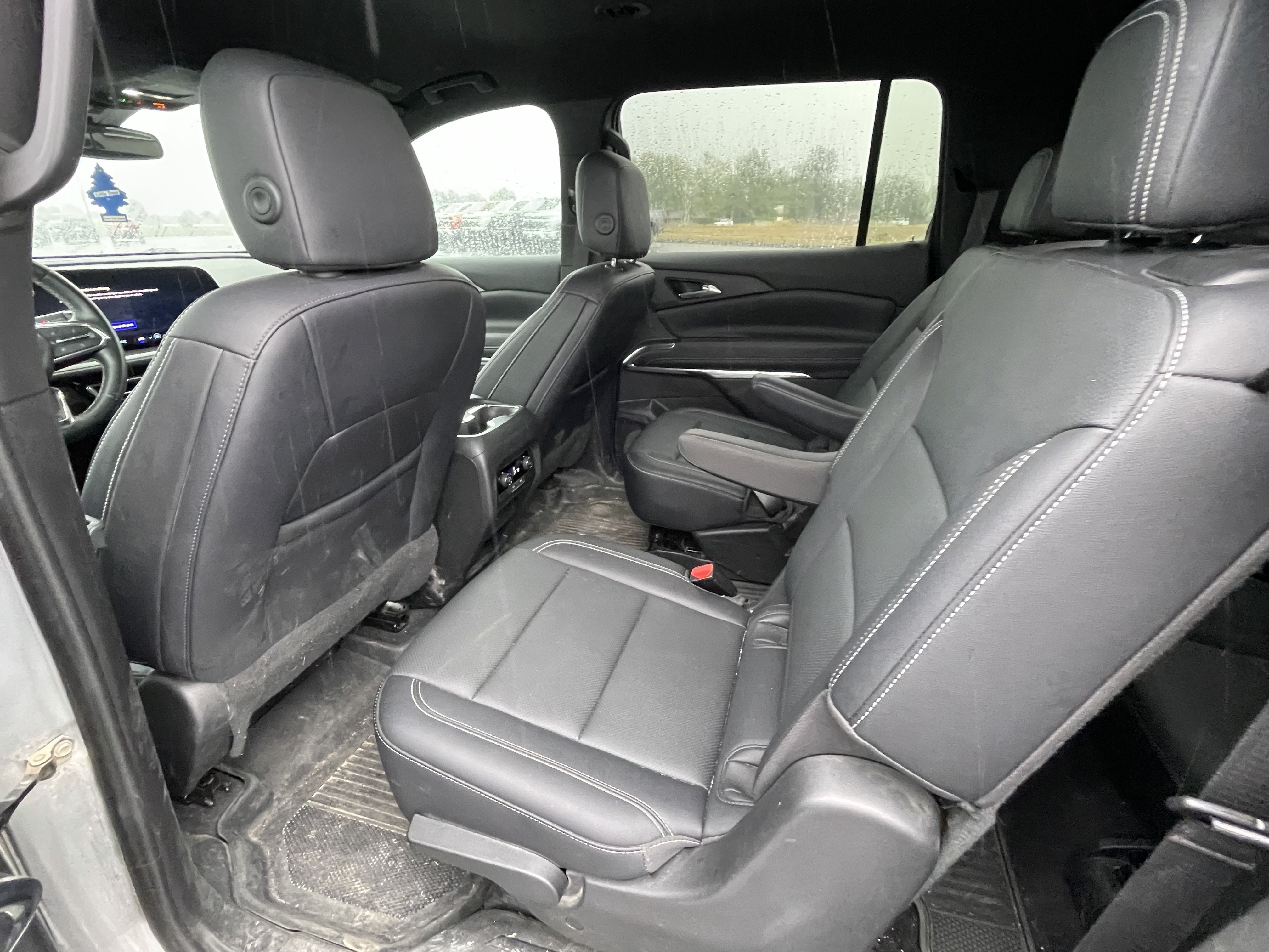 Used 2025 Chevrolet Traverse LT AWD/4WD image 13