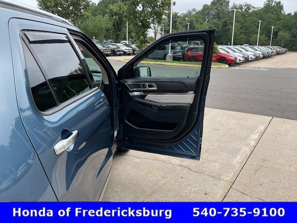 Used 2019 Ford Explorer Platinum AWD/4WD image 19