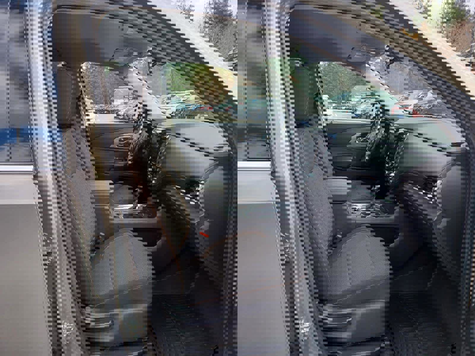 Used 2018 Chevrolet Traverse LT image 19