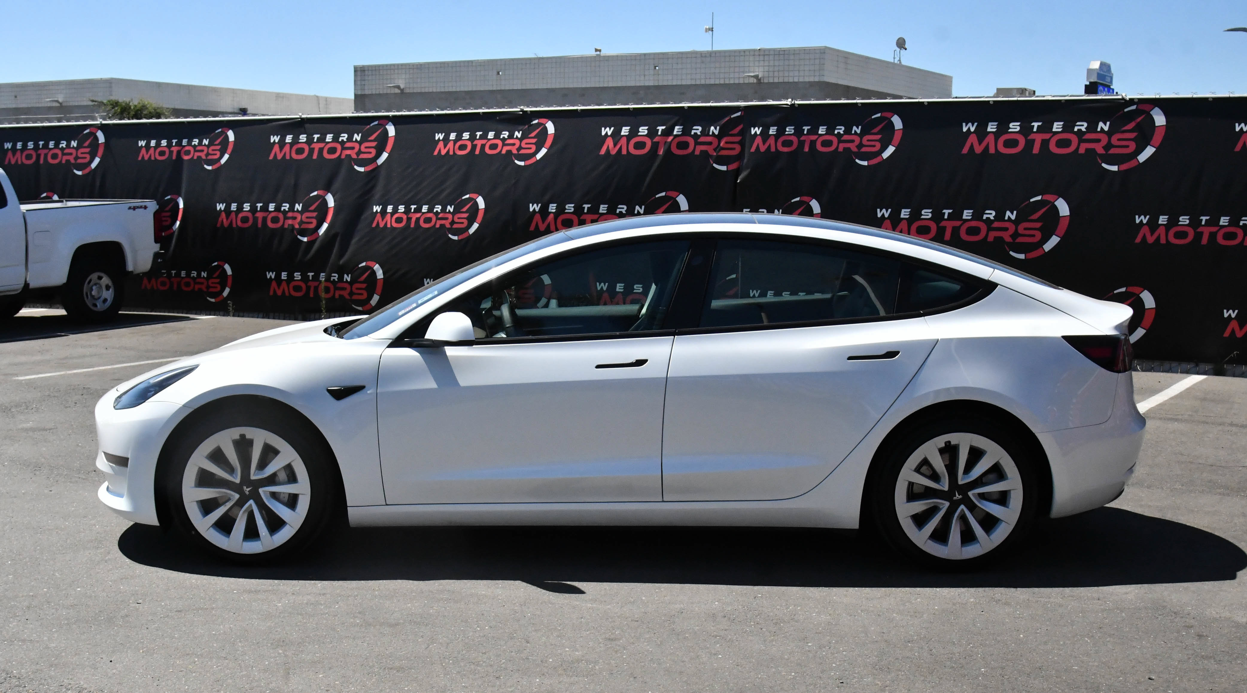 Used 2023 Tesla Model 3 Standard Range RWD image 4