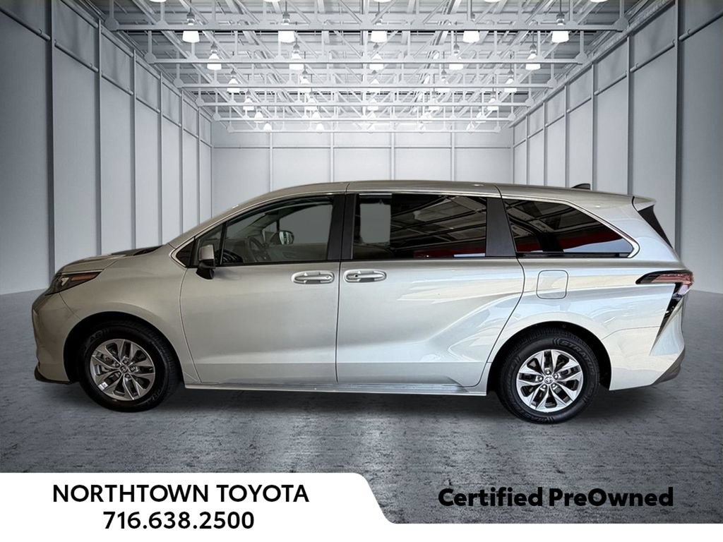 Used 2024 Toyota Sienna LE AWD/4WD image 22