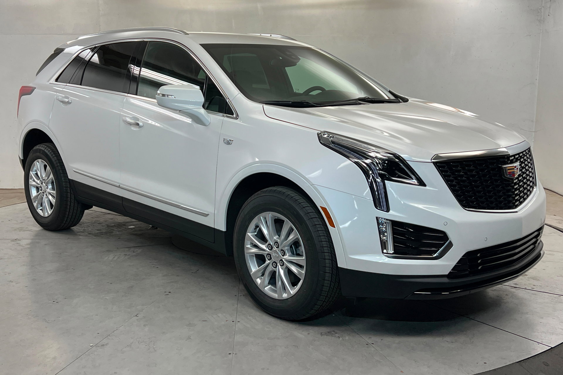 New 2026 Cadillac XT5 Luxury w/ LPO, Floor Liner Package image 8