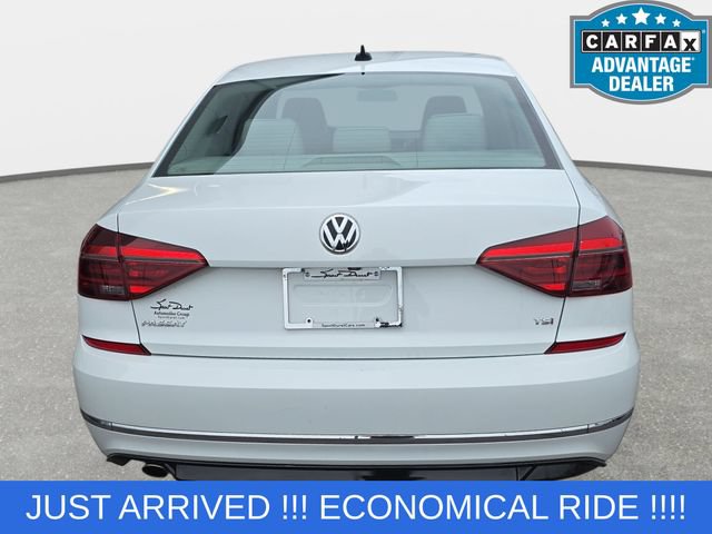 Used 2018 Volkswagen Passat 2.0T R-Line w/ R-Line Lighting Package FWD image 6