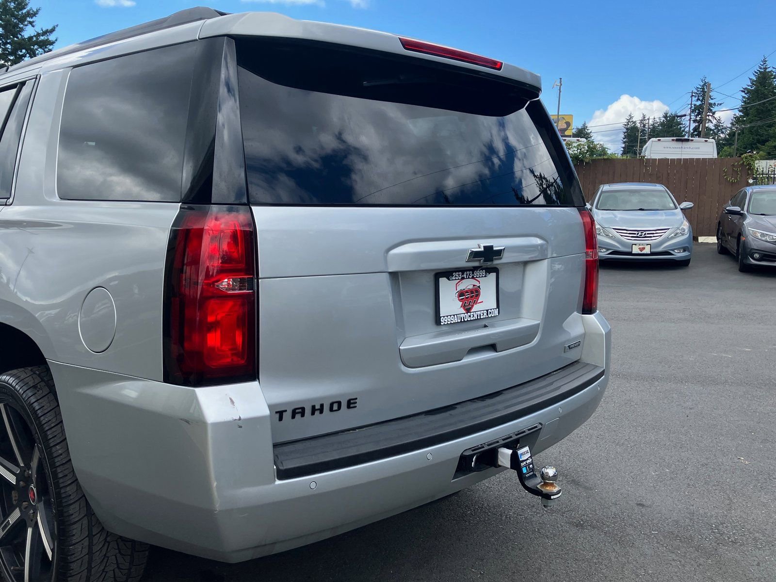 Used 2018 Chevrolet Tahoe Premier w/ RST 6.2L Performance Edition AWD/4WD image 7