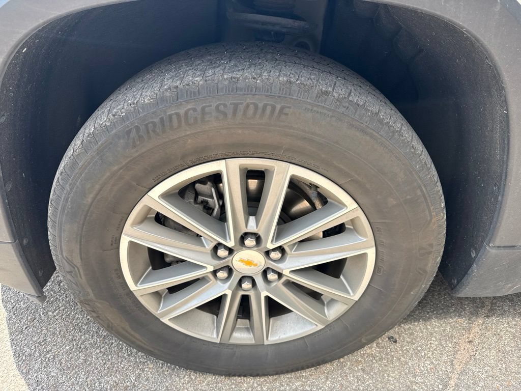Used 2023 Chevrolet Traverse LT FWD image 9