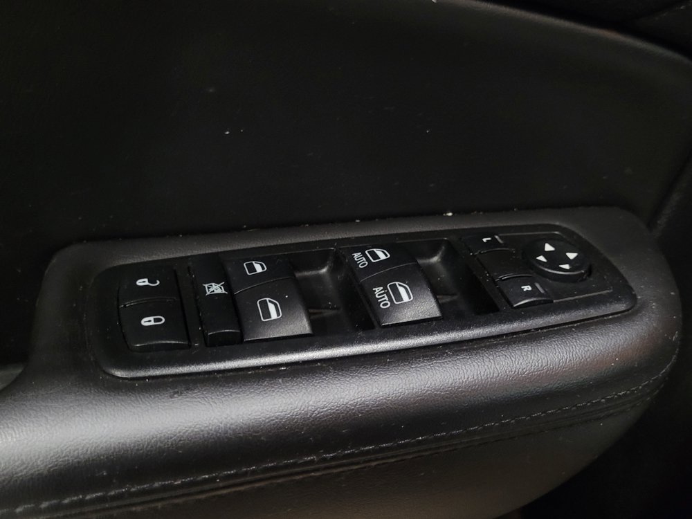 Used 2015 Chrysler 200 C FWD image 27