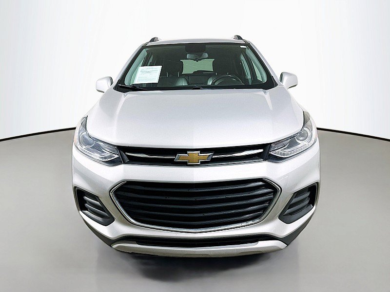Used 2020 Chevrolet Trax LT w/ LT Convenience Package FWD image 2