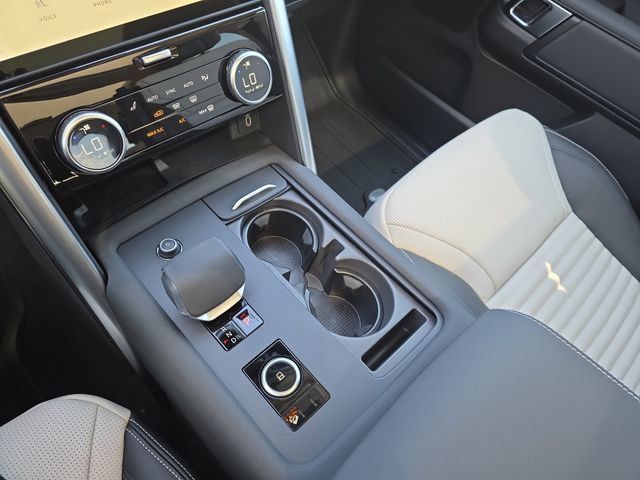 New 2026 Land Rover Discovery Limited Edition AWD/4WD image 18