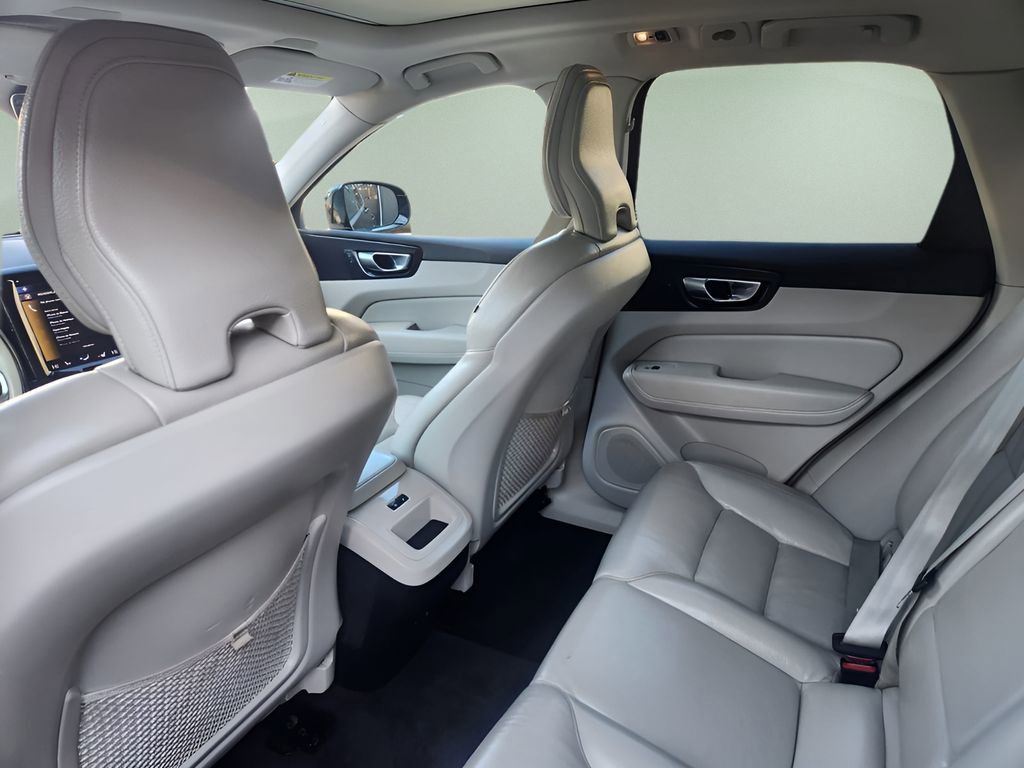 Used 2021 Volvo XC60 T6 Momentum AWD/4WD image 23