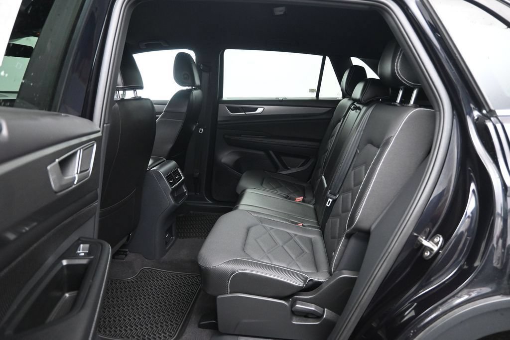 Used 2024 Volkswagen Atlas Cross Sport SE AWD/4WD image 25