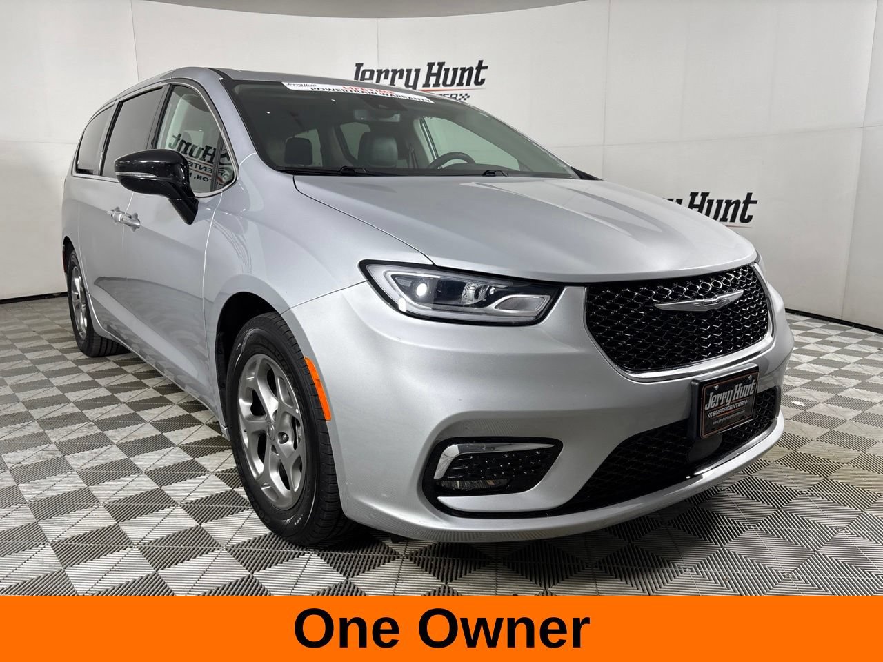Used 2024 Chrysler Pacifica Limited FWD image 4