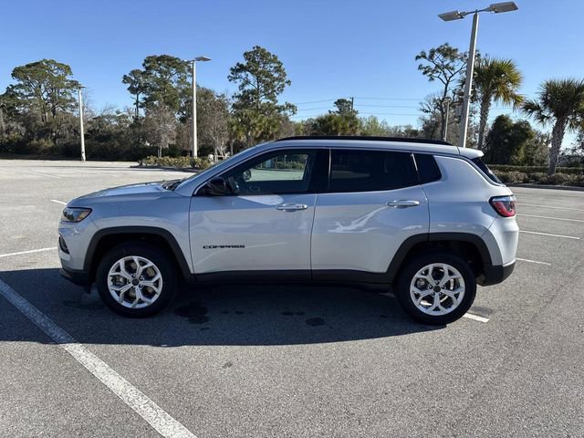 Used 2025 Jeep Compass Latitude image 6