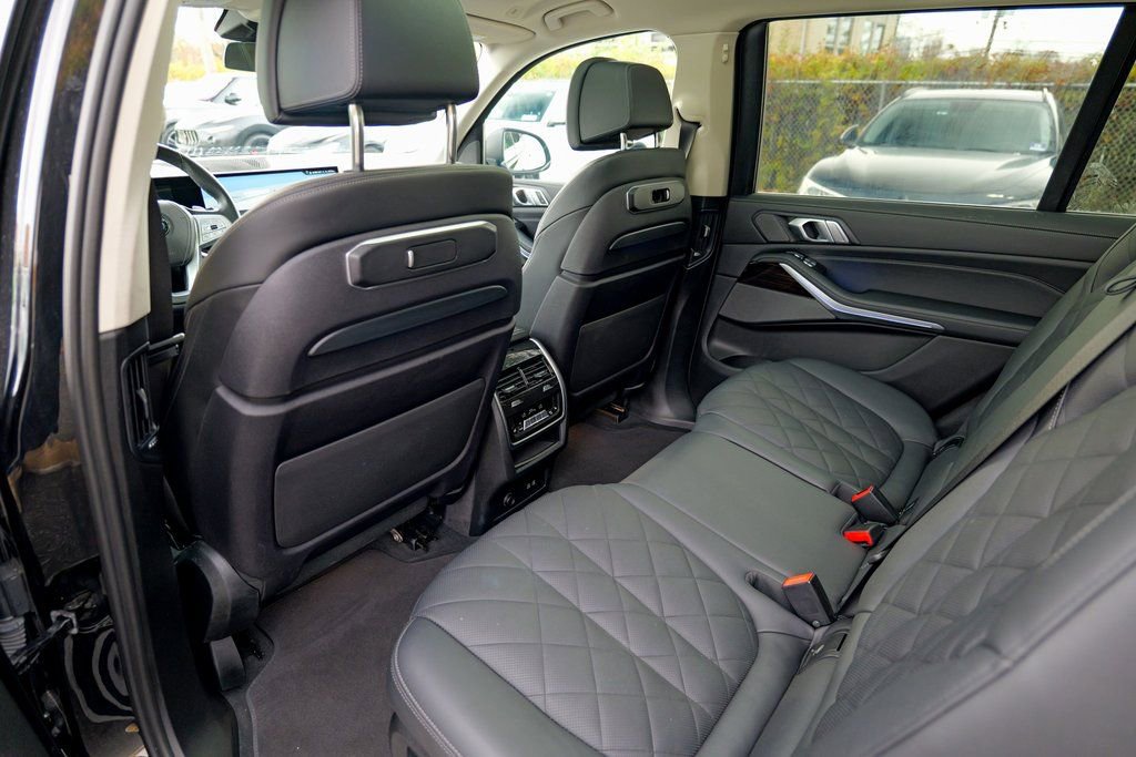 Used 2024 BMW X7 xDrive40i image 27