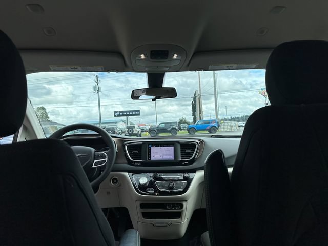 Used 2022 Chrysler Voyager LX FWD image 18