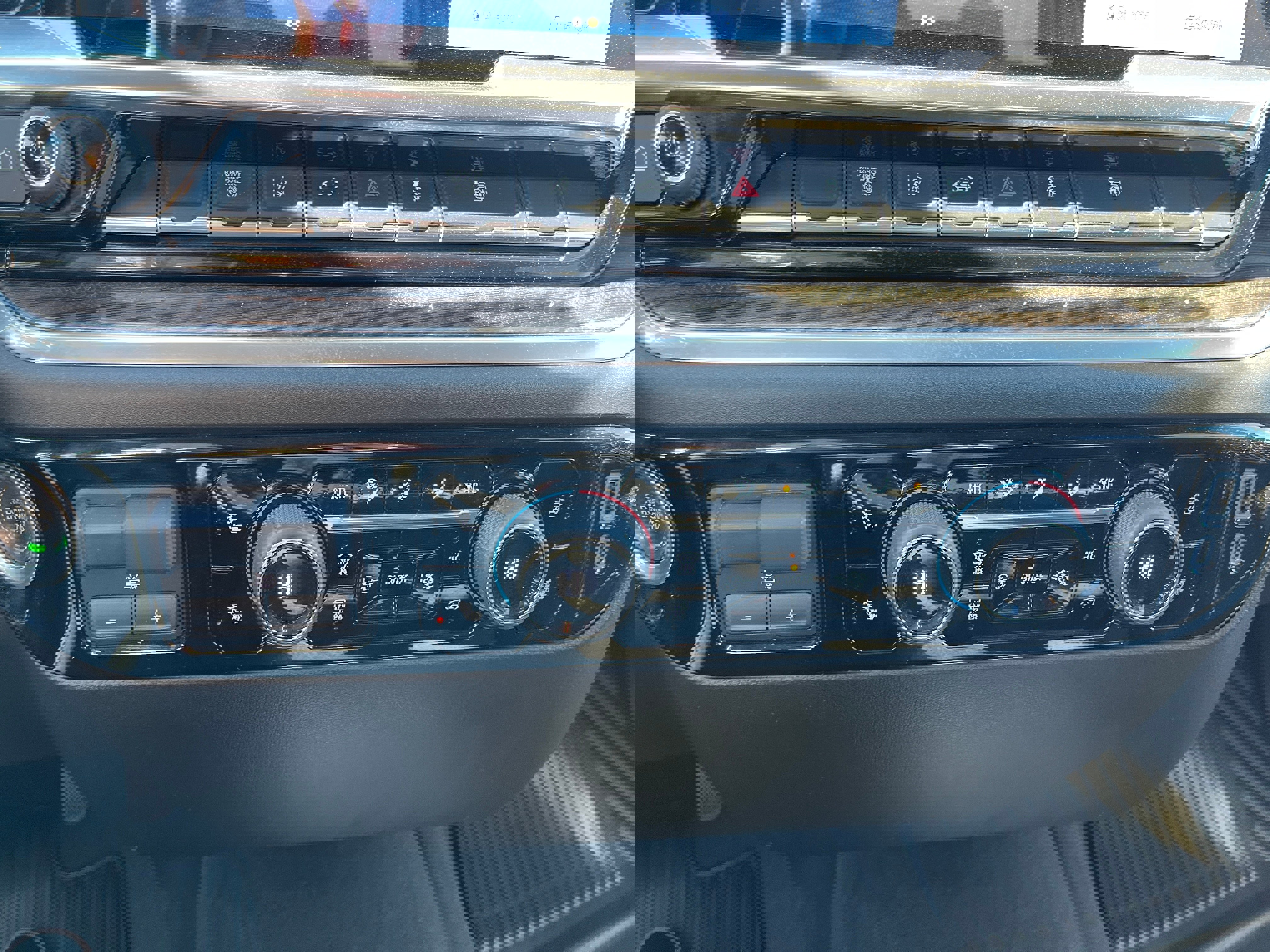 Used 2025 Chevrolet Silverado 2500 LT w/ Convenience Package image 15