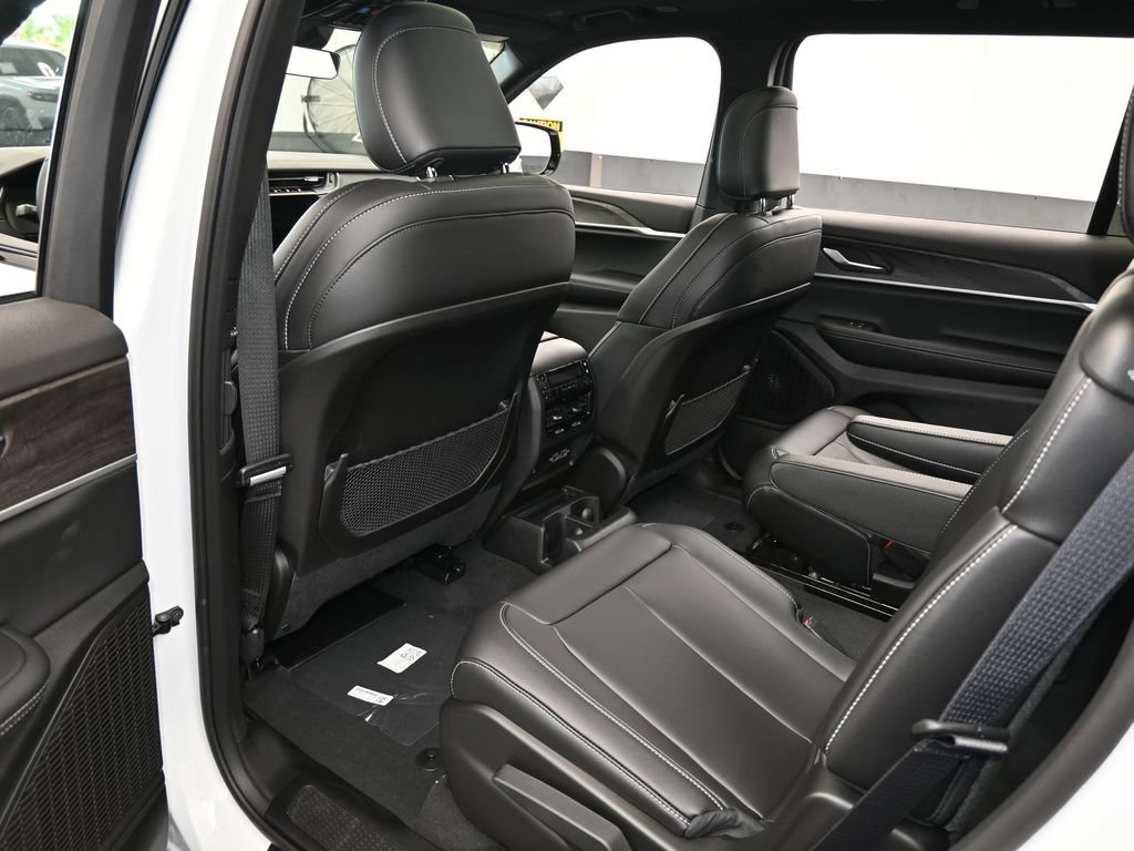 Used 2025 Jeep Grand Cherokee L Limited RWD image 29
