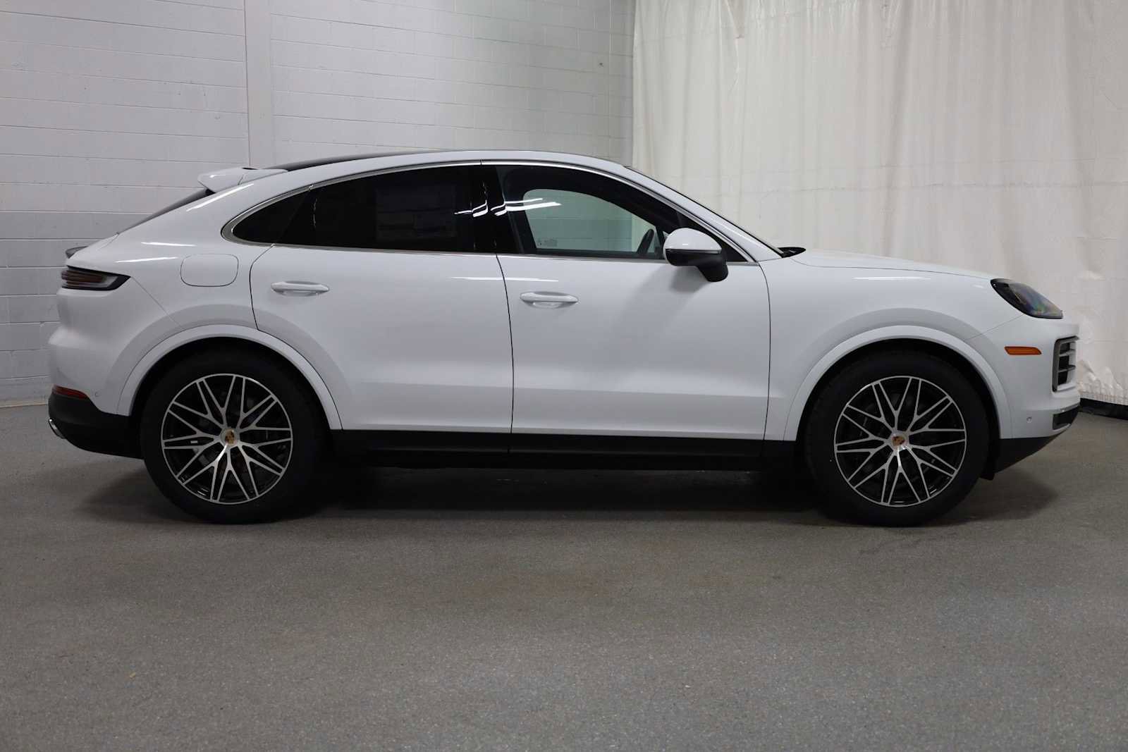 New 2026 Porsche Cayenne Coupe AWD/4WD image 10