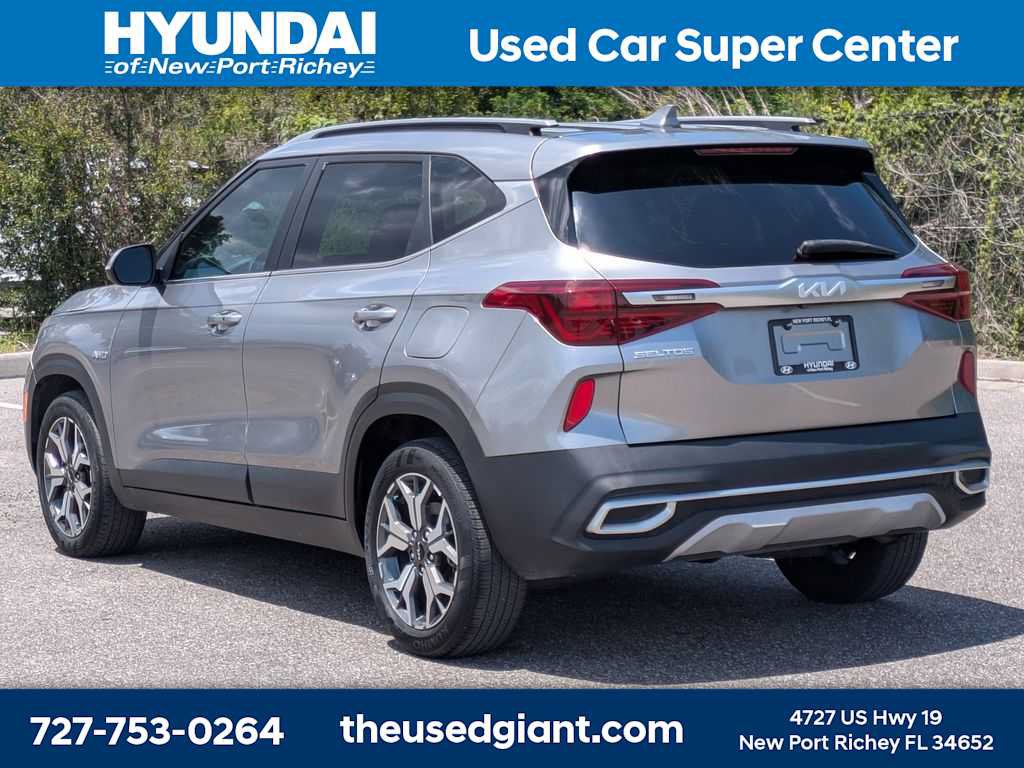 Used 2023 Kia Seltos EX AWD/4WD image 3
