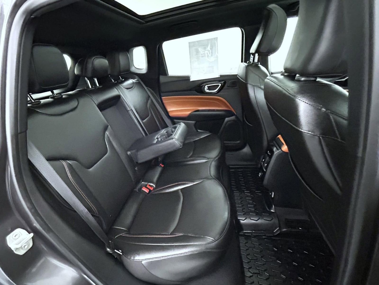 Used 2024 Jeep Compass Limited w/ Sun and Sound Group image 18