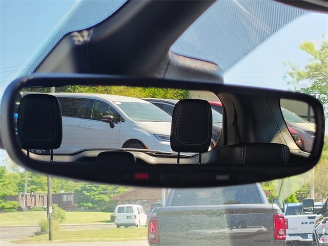 New 2026 Chrysler Pacifica Limited w/ Uconnect Theater Family Group image 29