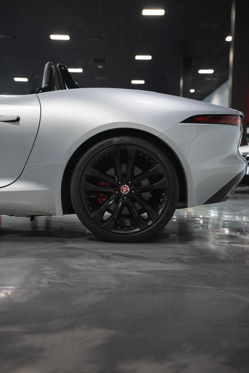 Used 2020 Jaguar F-TYPE Convertible RWD image 12